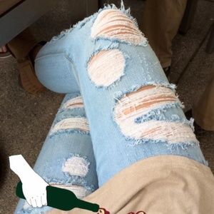 Highwaisted Distressed Jeans